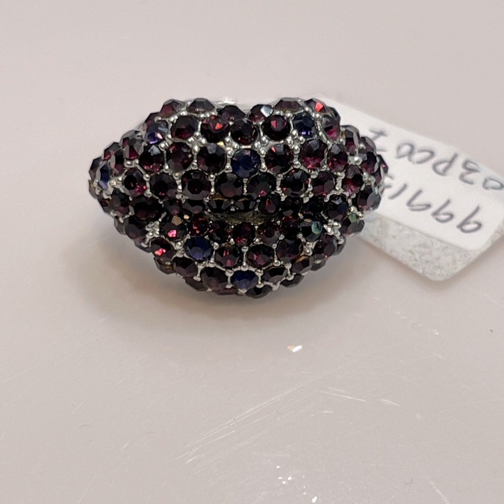 Rare amethyst colored chunky gemstone lips ring made from Bath and Body Works.